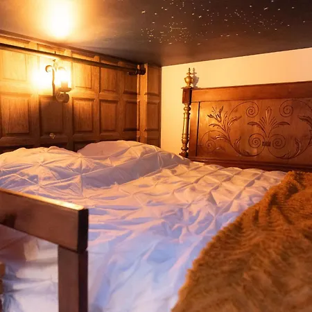 Sorcier Magique - Immersive Cinema 4K, Air-Cond & Parking Daire *